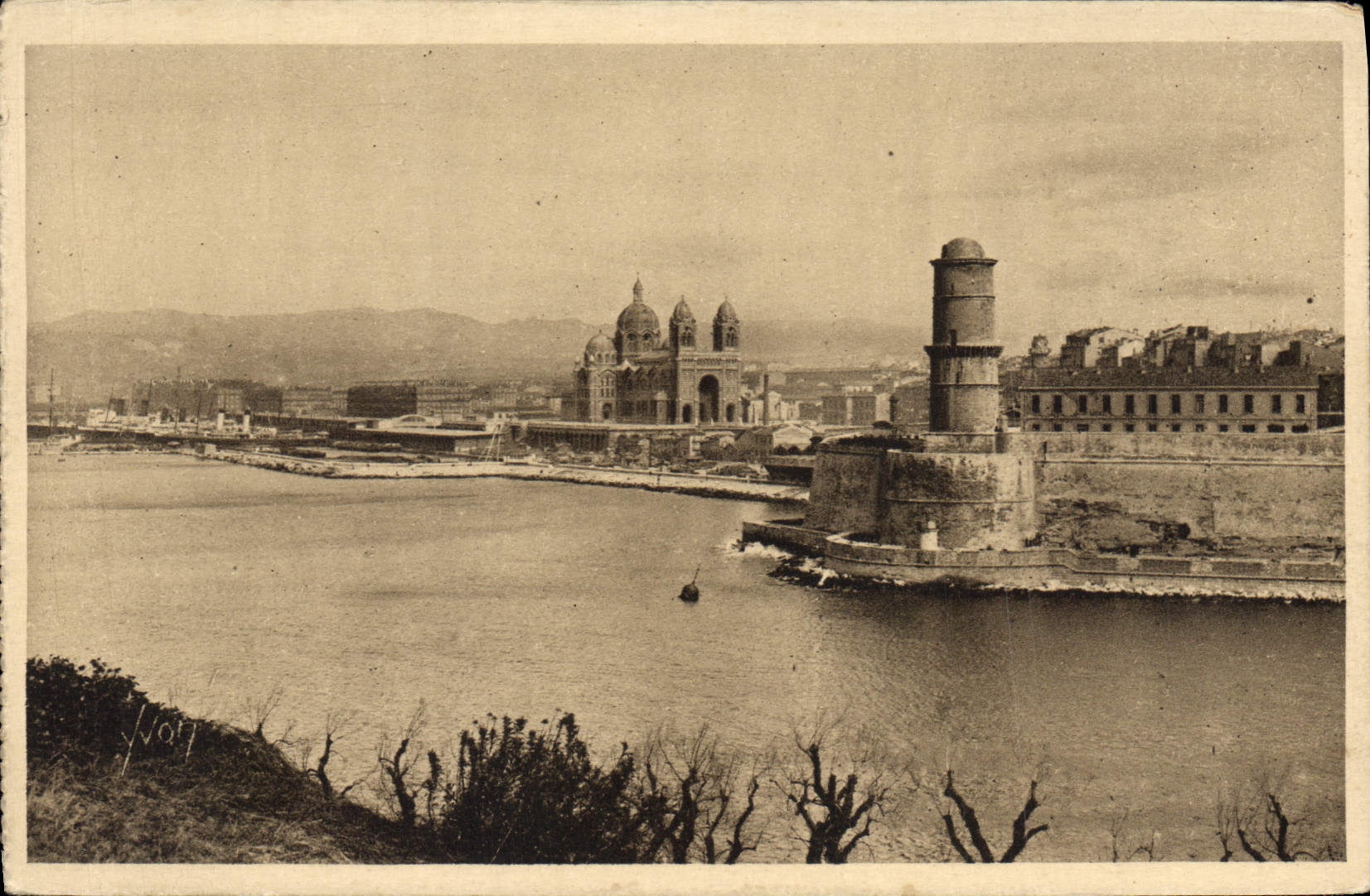 CPA Marseille La Douce France L'Entree du Vieux Port