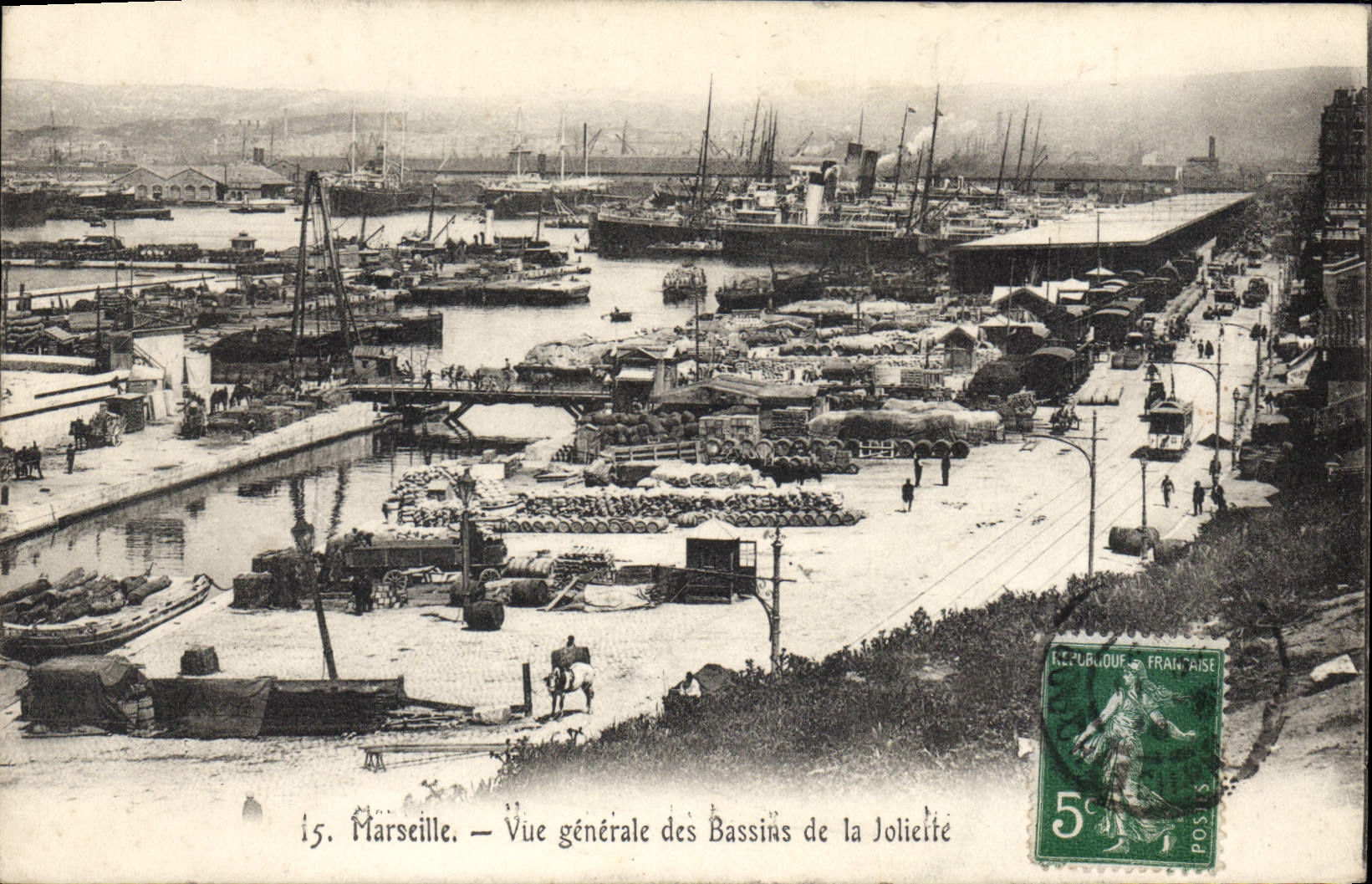 CPA Marseille Vue generale des Bassins de la Joliette
