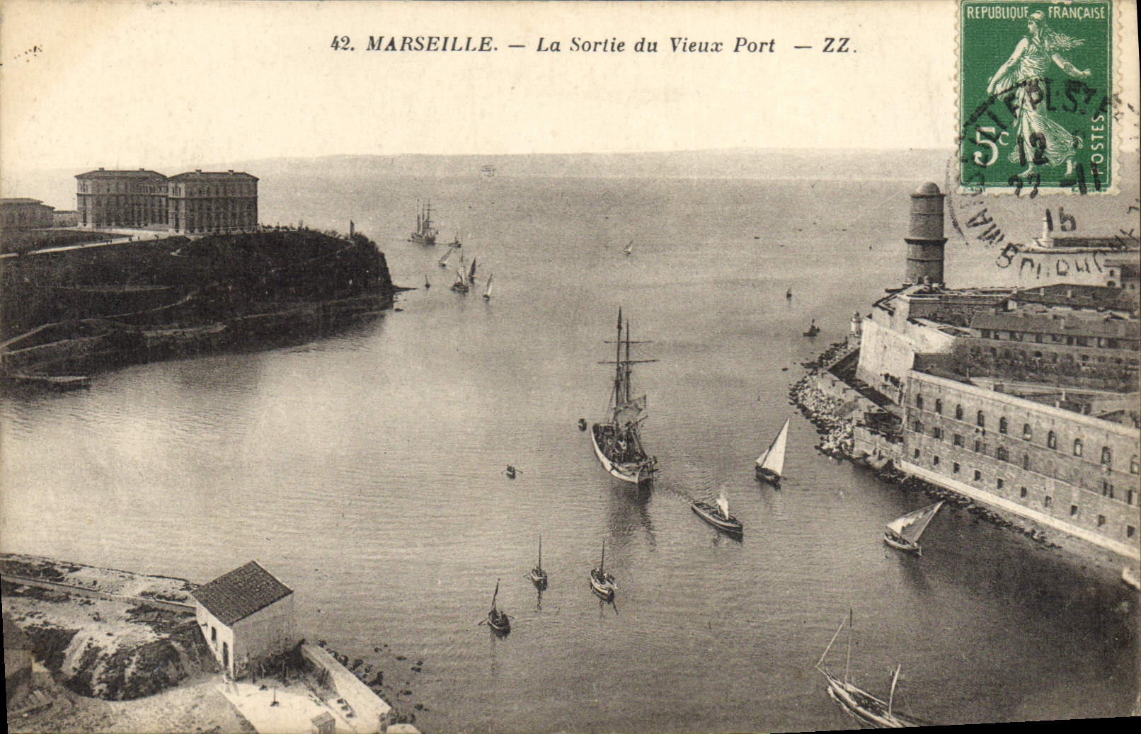 CPA Marseille La Sortie du Vieux Port