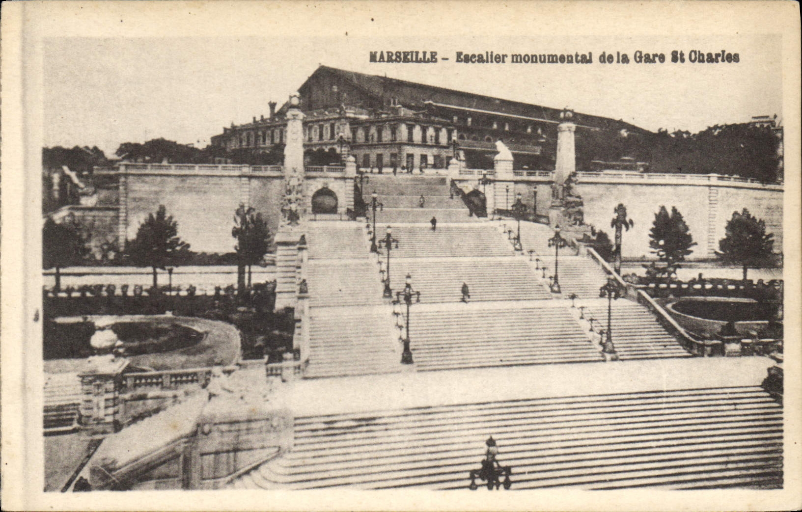 CPA Marseille Escalier monumental de la Gare St Charles