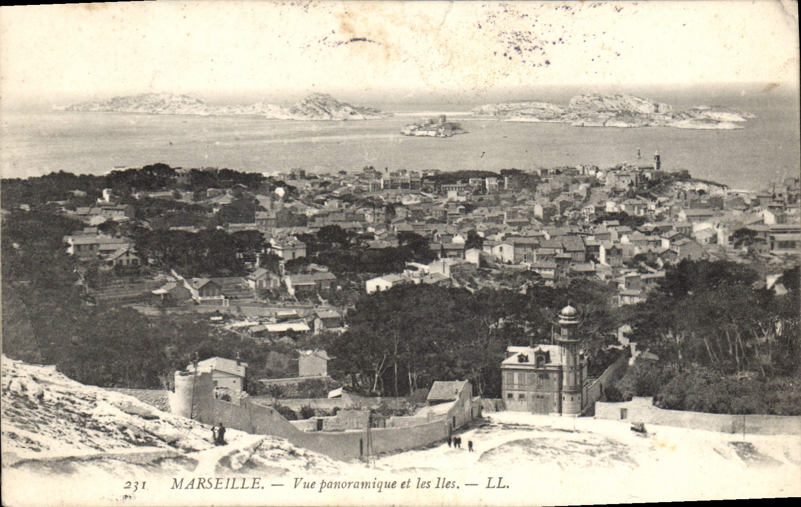 CPA Marseille Vue panoramique et les Iles