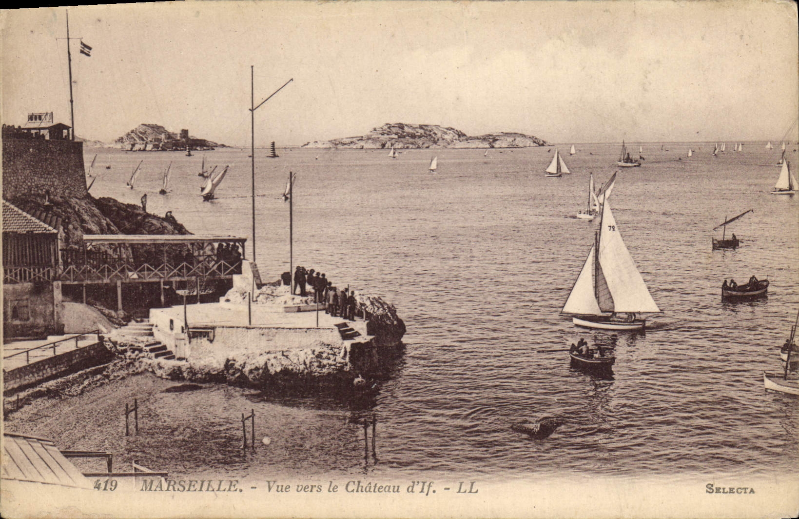 CPA Marseille Vue ver le Chateau d'If