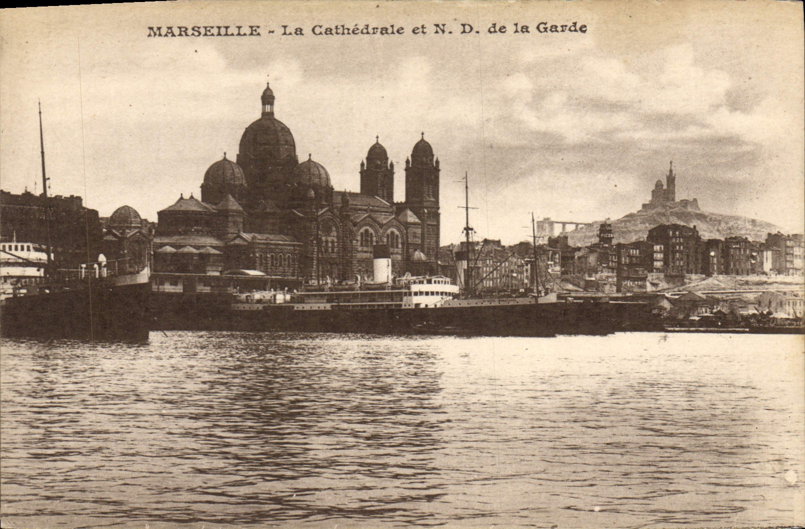 CPA Marseille La Cathedrale et N. D. de la Garde
