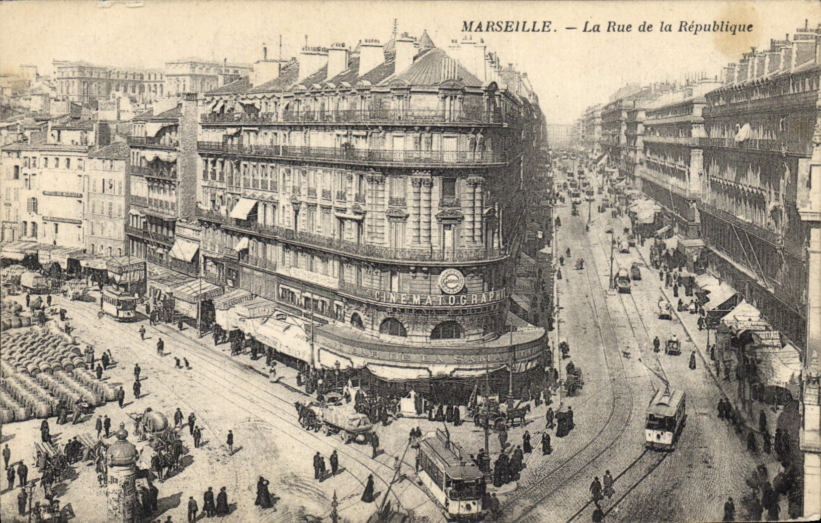CPA Marseille La rue de la Republique Tramway