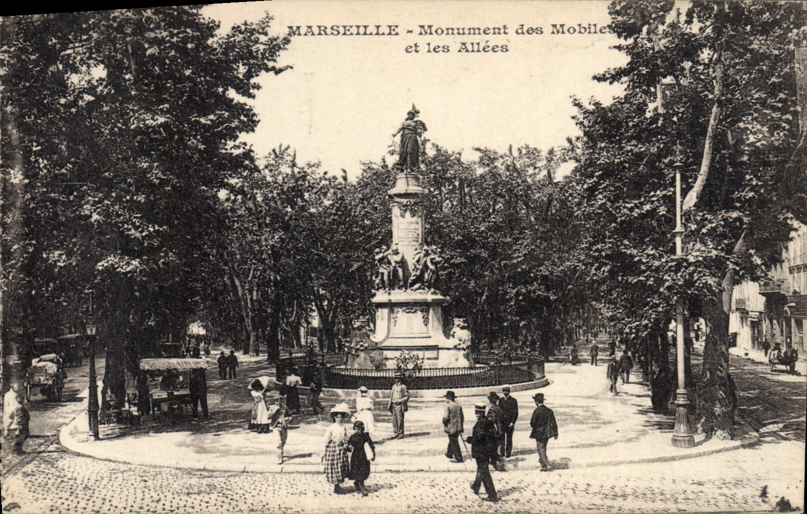CPA Marseille Monument des Mobiles et les Allees