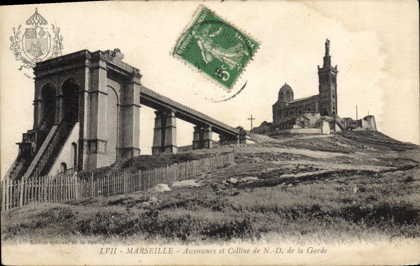 CPA Marseille Ascenseurs et Coline de N. D. de la Garde