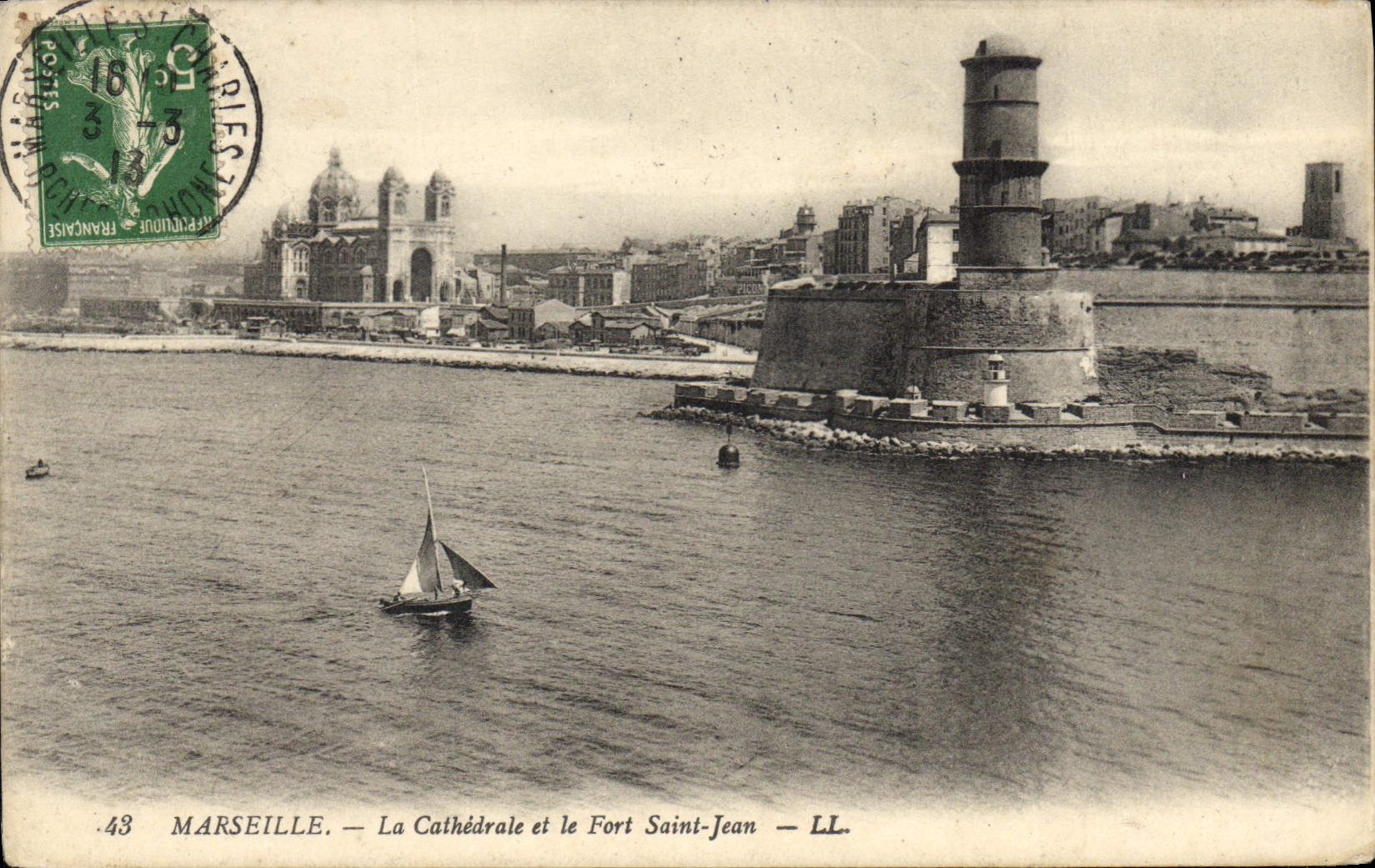 CPA Marseille La Cathedrale et le Fort Saint Jean