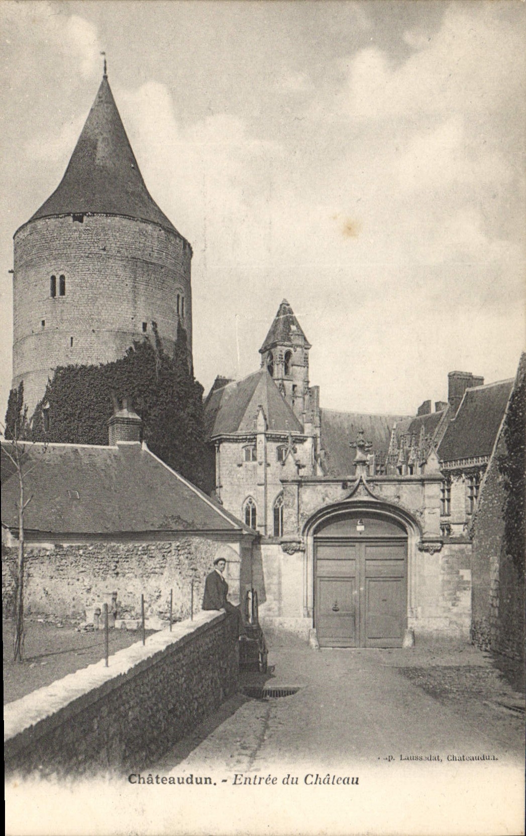 CPA Chateaudun Entree du Chateau 