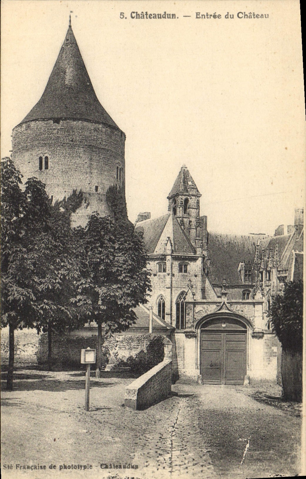 CPA Chateaudun Entree du Chateau 