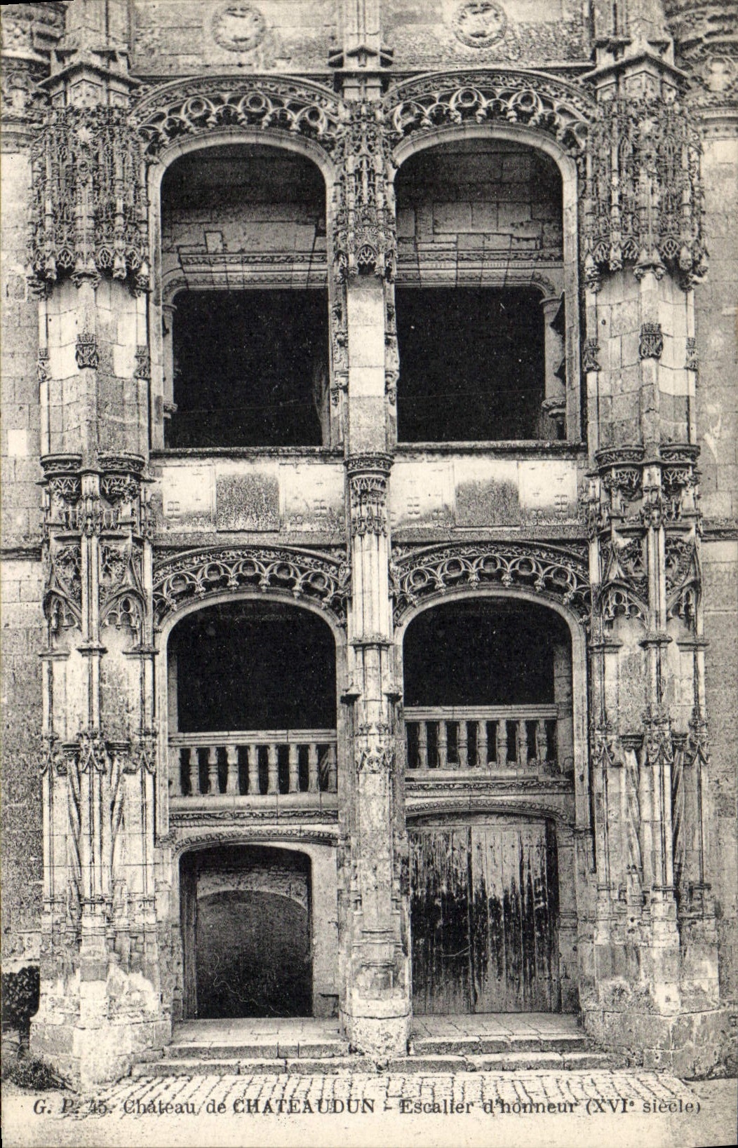 CPA Chateau de Chateaudun Escalier d'honneur XVI siecle