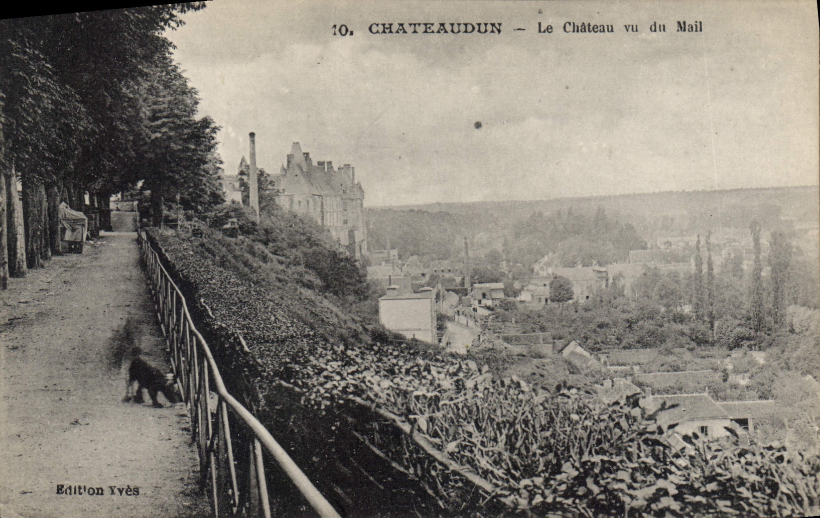CPA Chateaudun Le Chateau vu du Mail