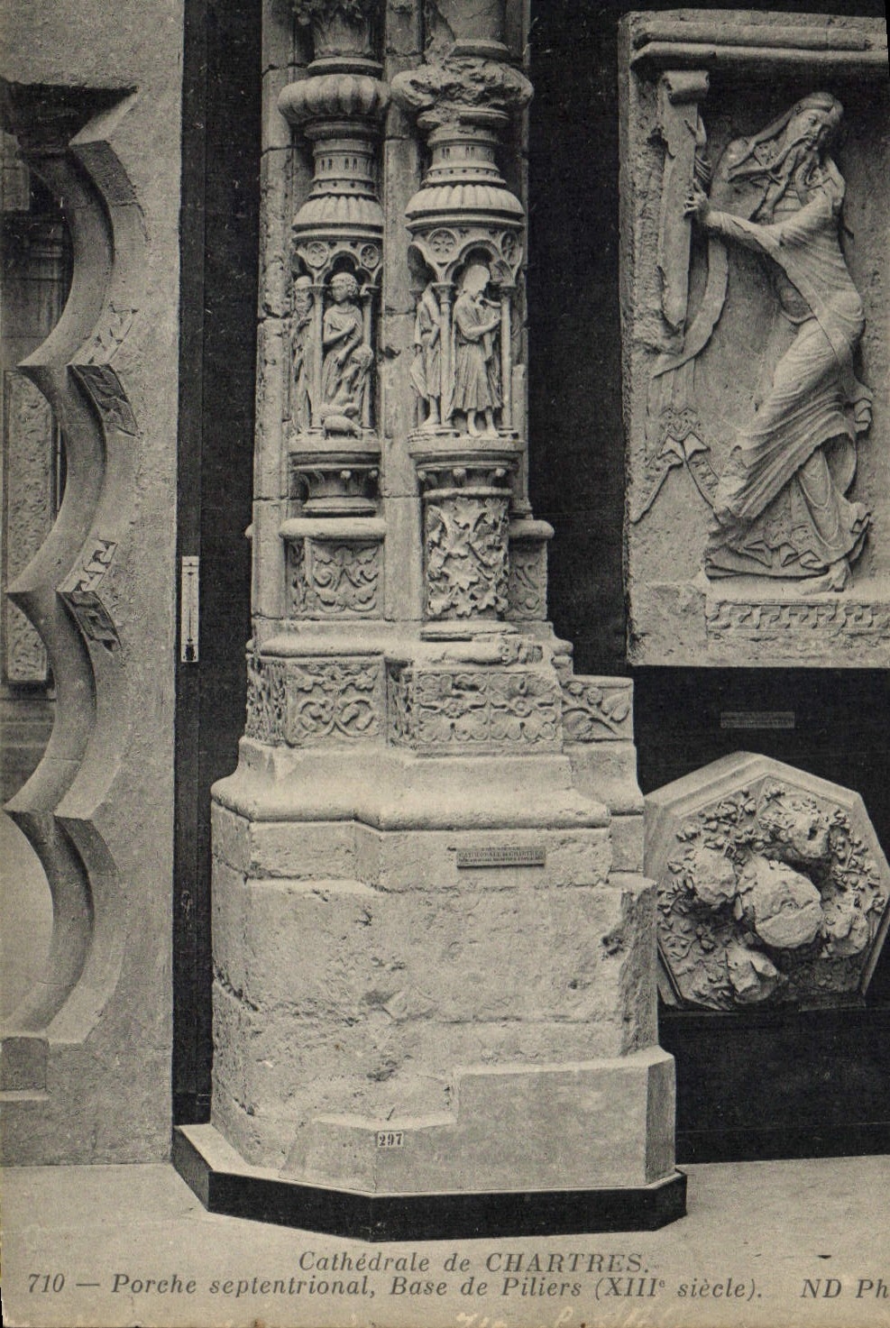 CPA Cathedrale de Chartres Porche septentrional Base de Piliers XIII siecle 