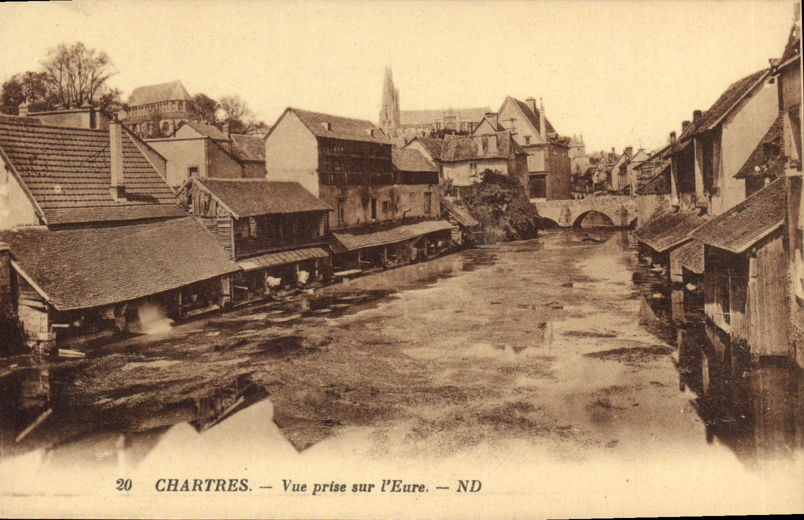 CPA Chartres Vue prse sur l'Eure 