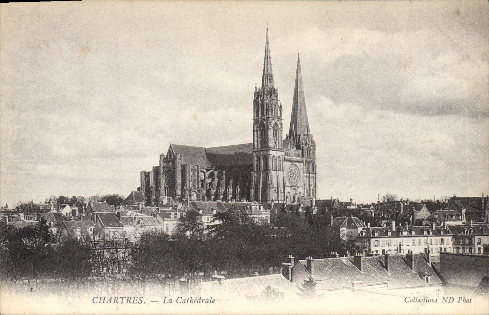 CPA Chartres La Cathedrale 