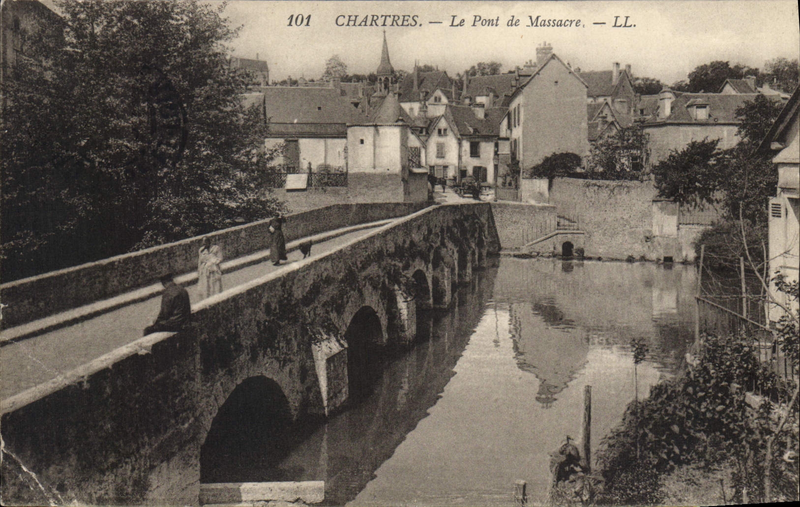 CPA Chartres Le Pont de Massacre 