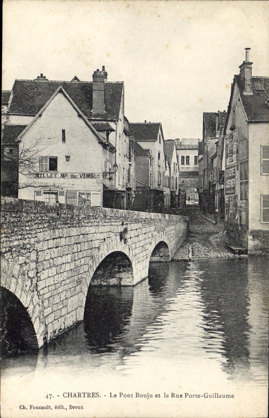 CPA Chartres Le Pont et la Rue Porte Guillaume 