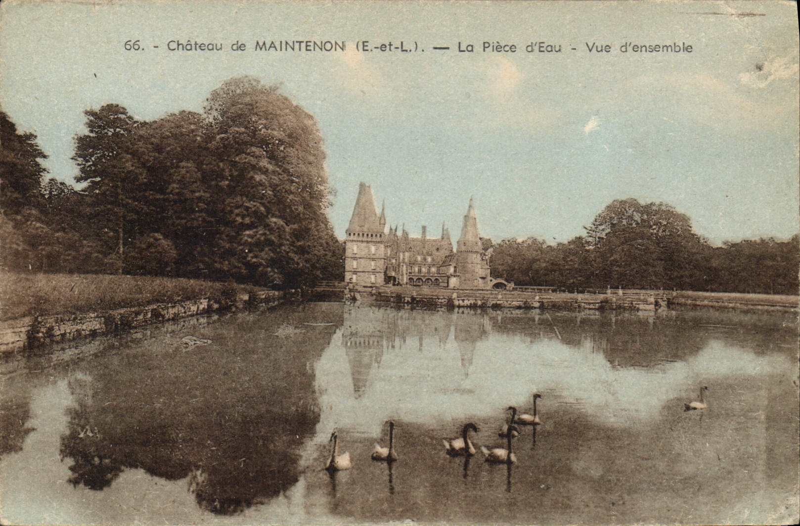 CPA Chateau de Maintenon E et L la Piece d'Eau Vue d'ensemble Cygnes