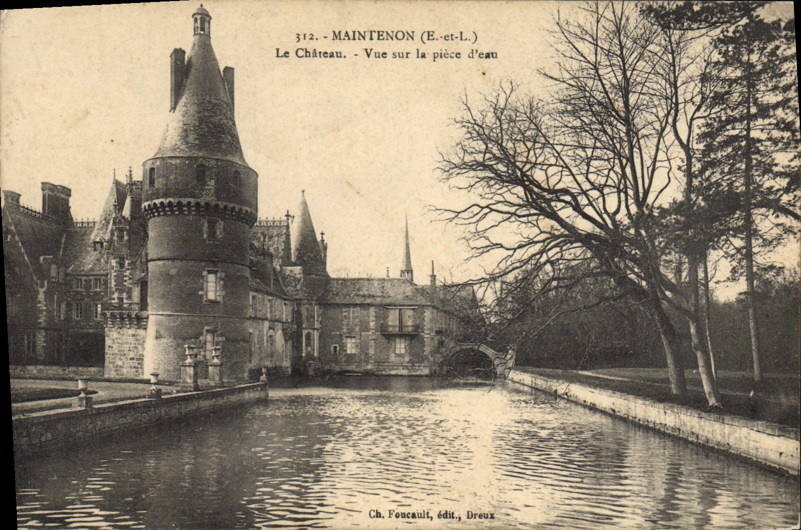 CPA Maintenon E et L Le Chateau Vue sur la piece d'eau 