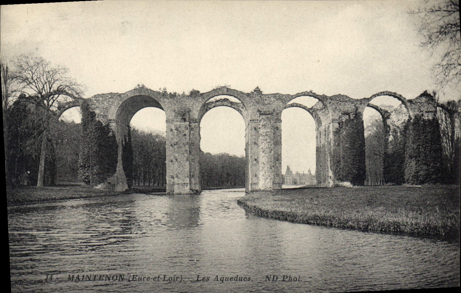 CPA Maintenon Eure et Loir Les Aqueducs 