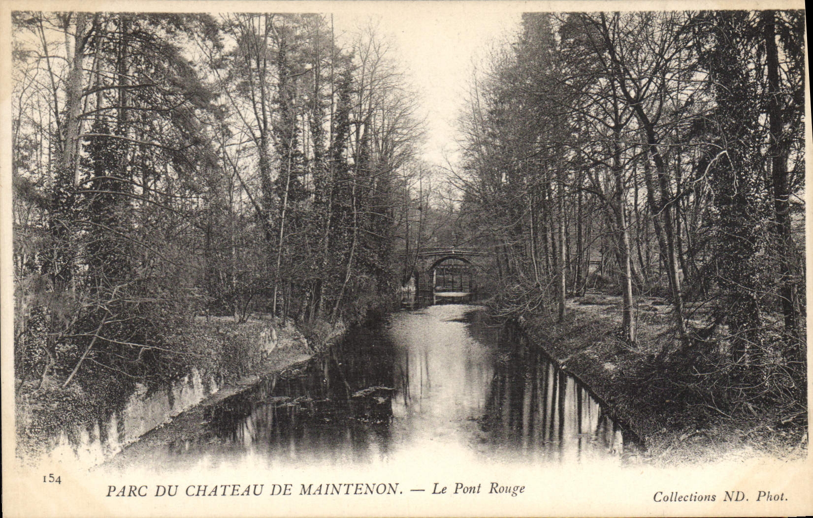 CPA Parc du Chateau de Maintenon Le Pont Rouge 