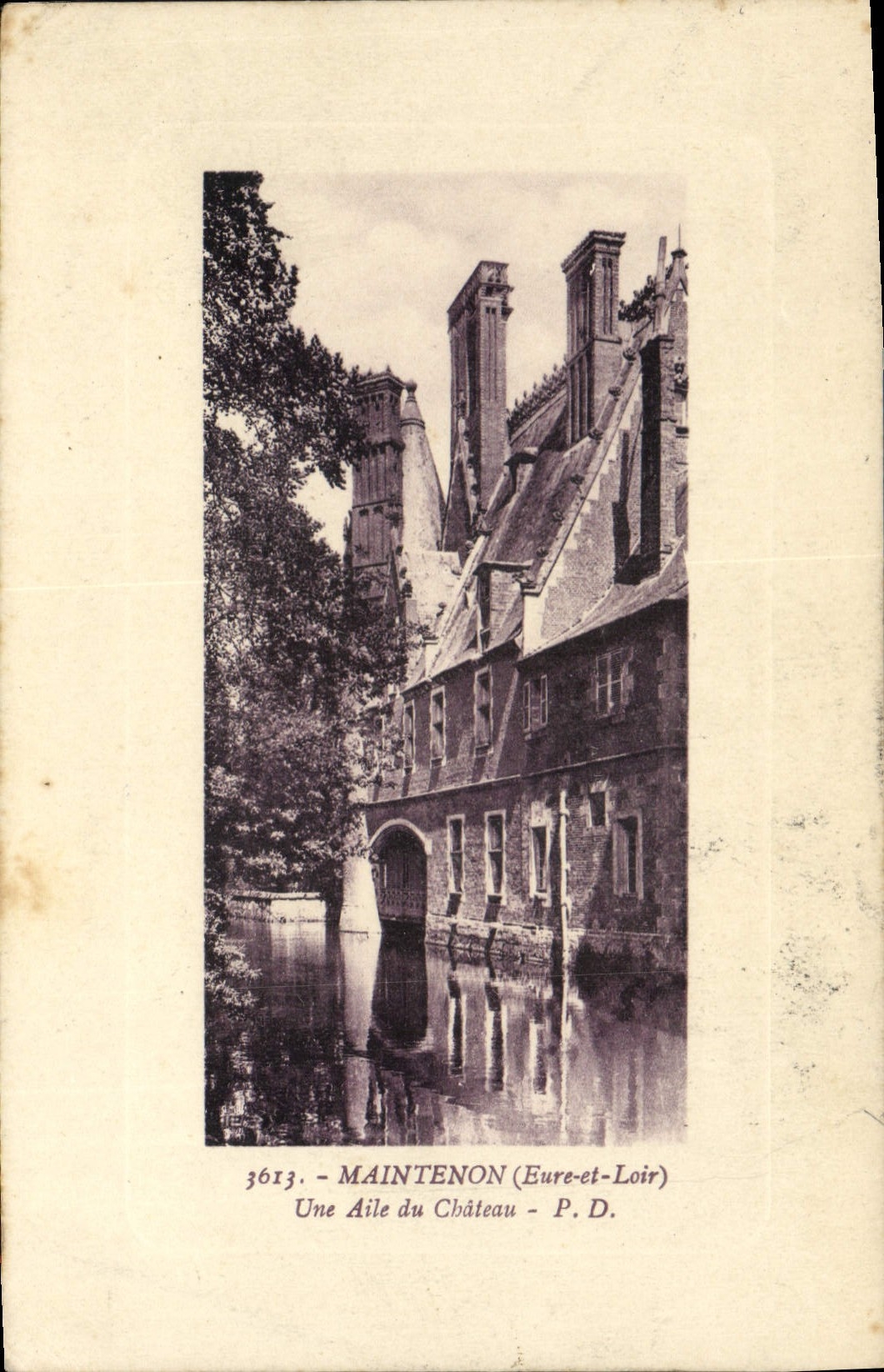 CPA Maintenon Eure et Loire Une Aile du Chateau