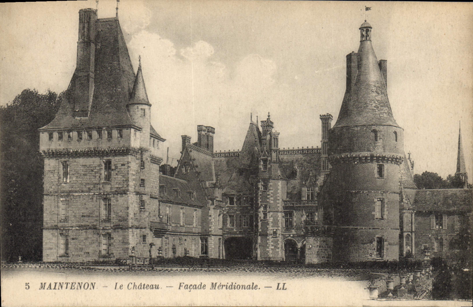 CPA Maintenon Le Chateau Facade Meridionale 
