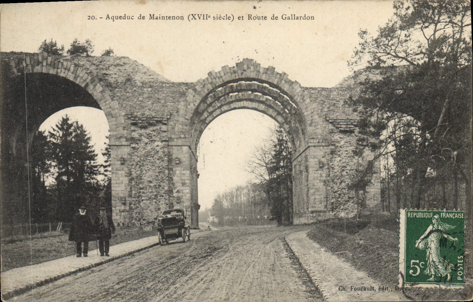 CPA Aqueduc de Maintenon XVII siecle et Route de Gallardon Automobile