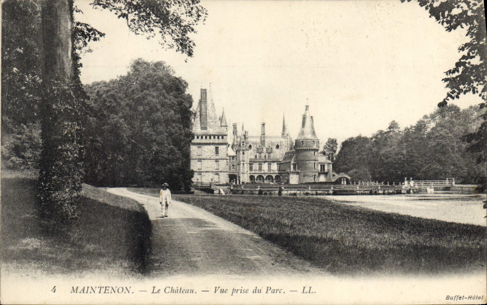 CPA Maintenon Le Chateau Vue prise du Parc 
