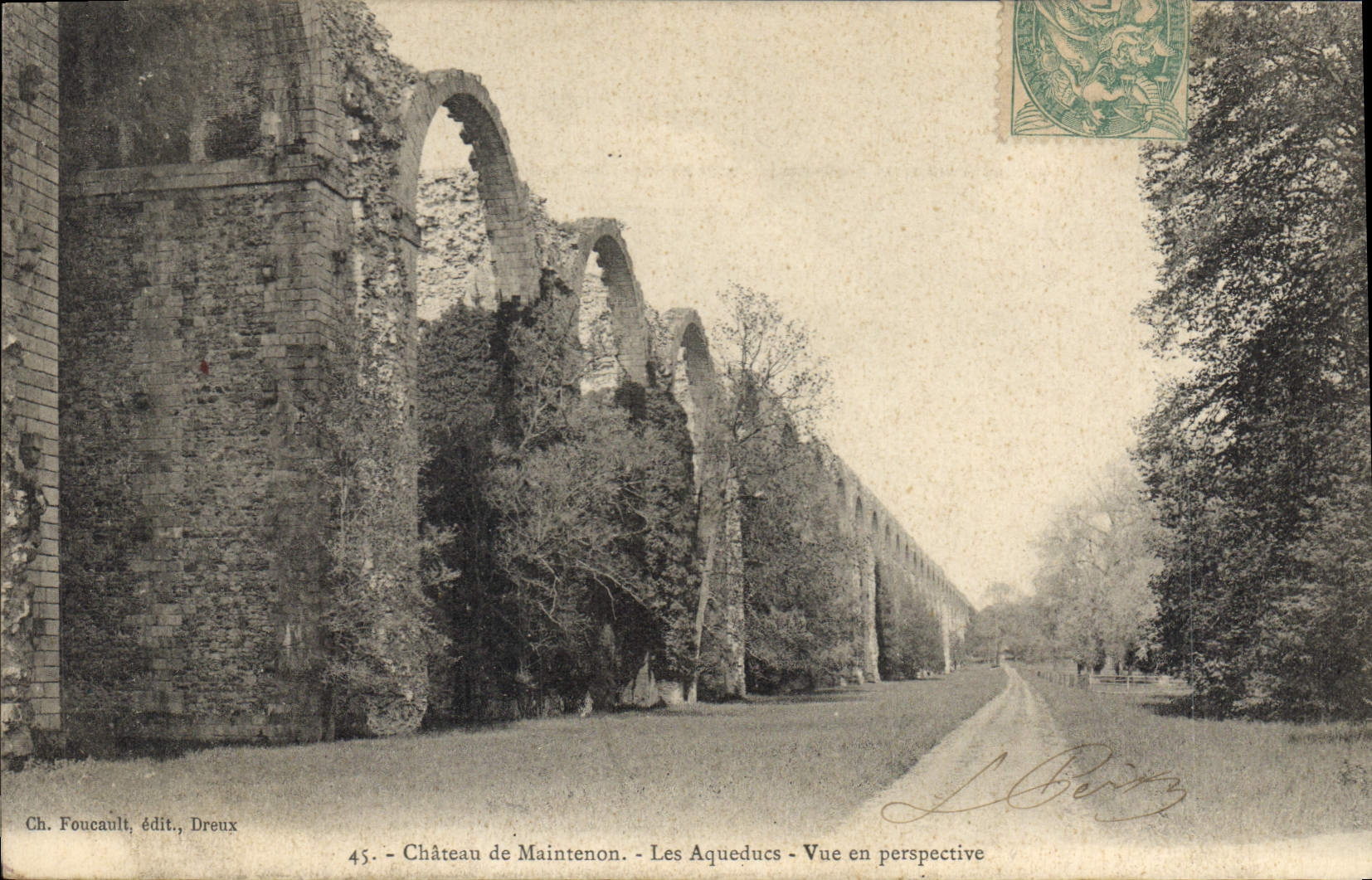 CPA Chateau de Maintenon Les Aqueducs Vue en perspective 