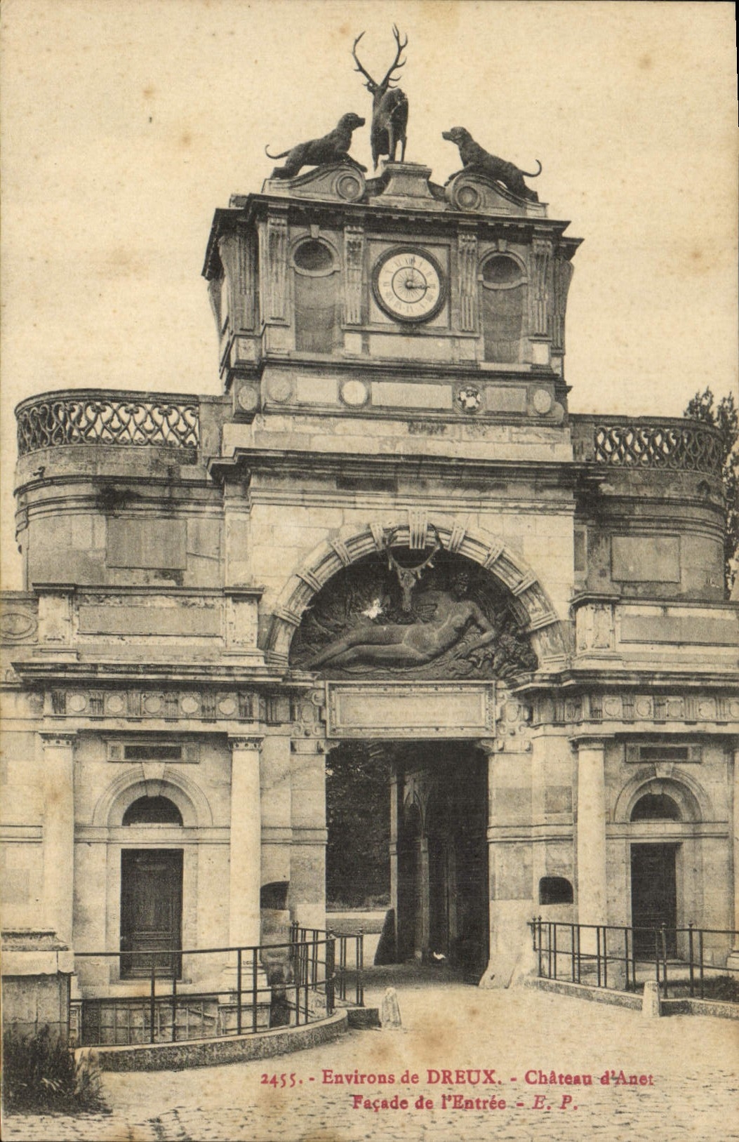 CPA Environs de Dreux Chateau d'Anet Facade de l'Entree
