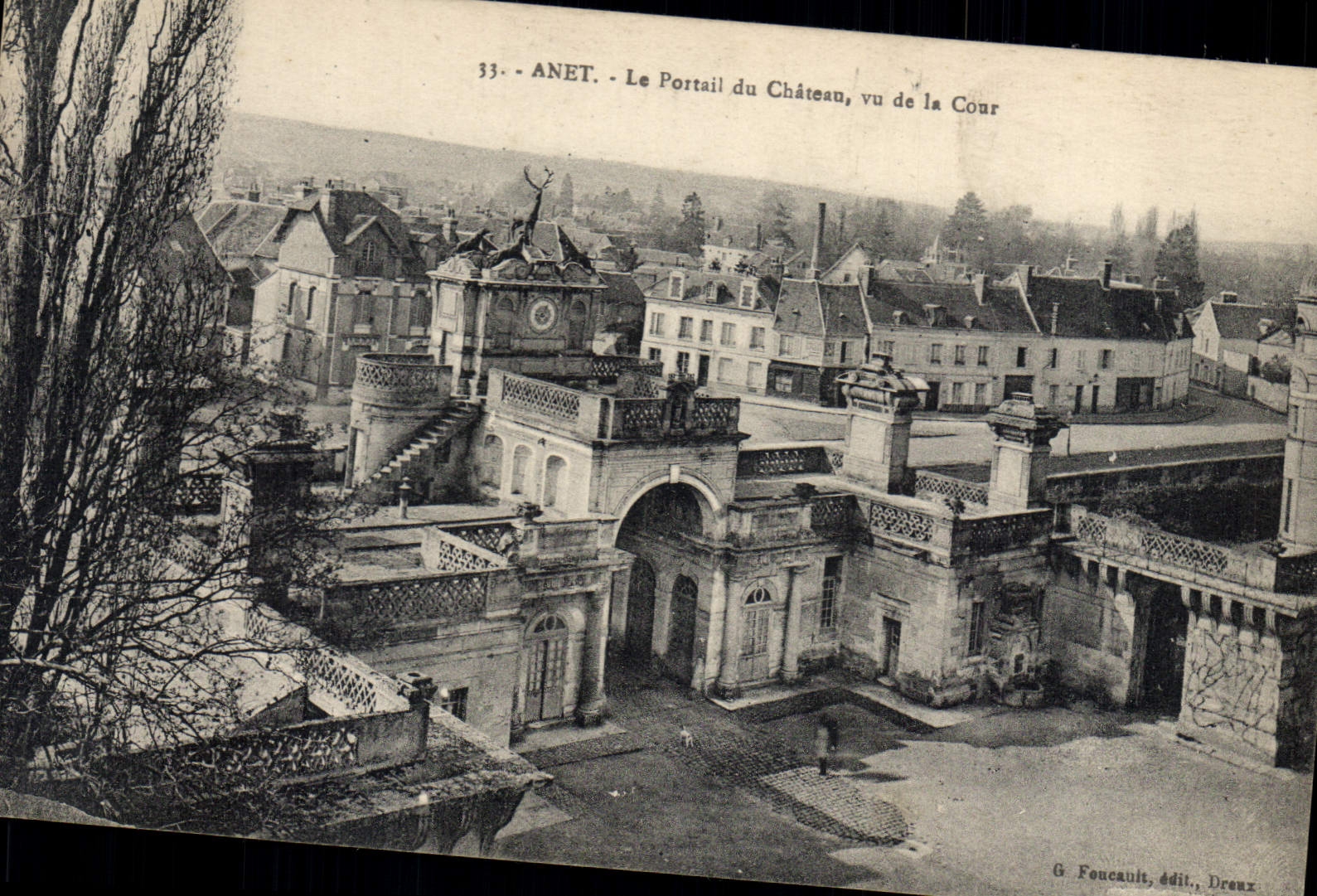 CPA Anet le Portail du Chateau vu de la Coer