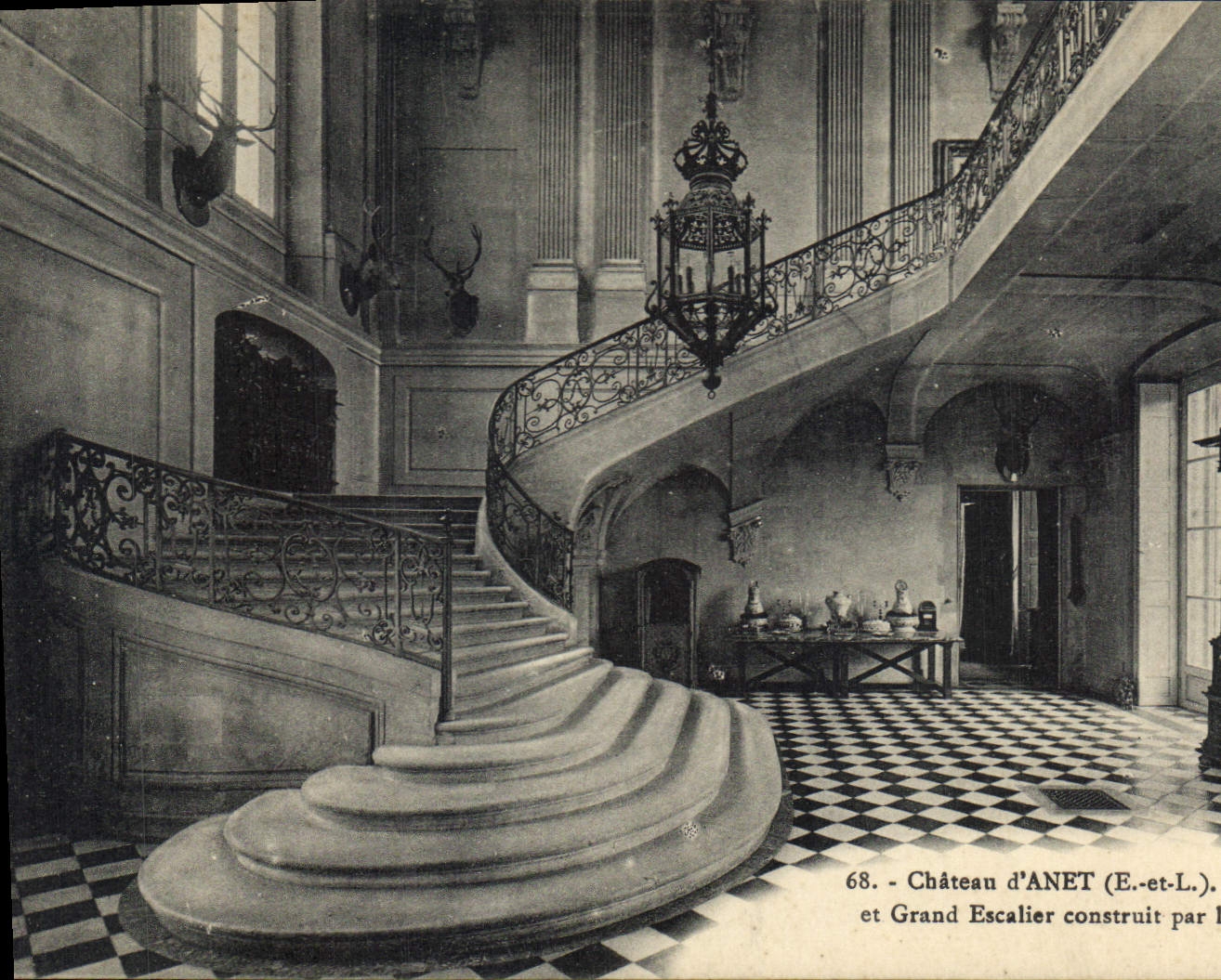 CPA Chateau d'Anet E et L et Grand Escalier construit par le Duc de Vendome