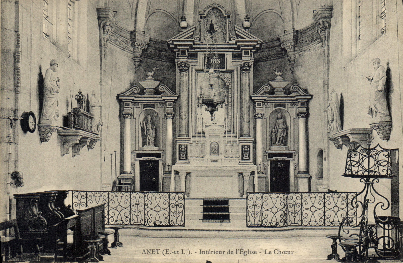 CPA Anet E et L Interieur de l'Eglise Le Choeur