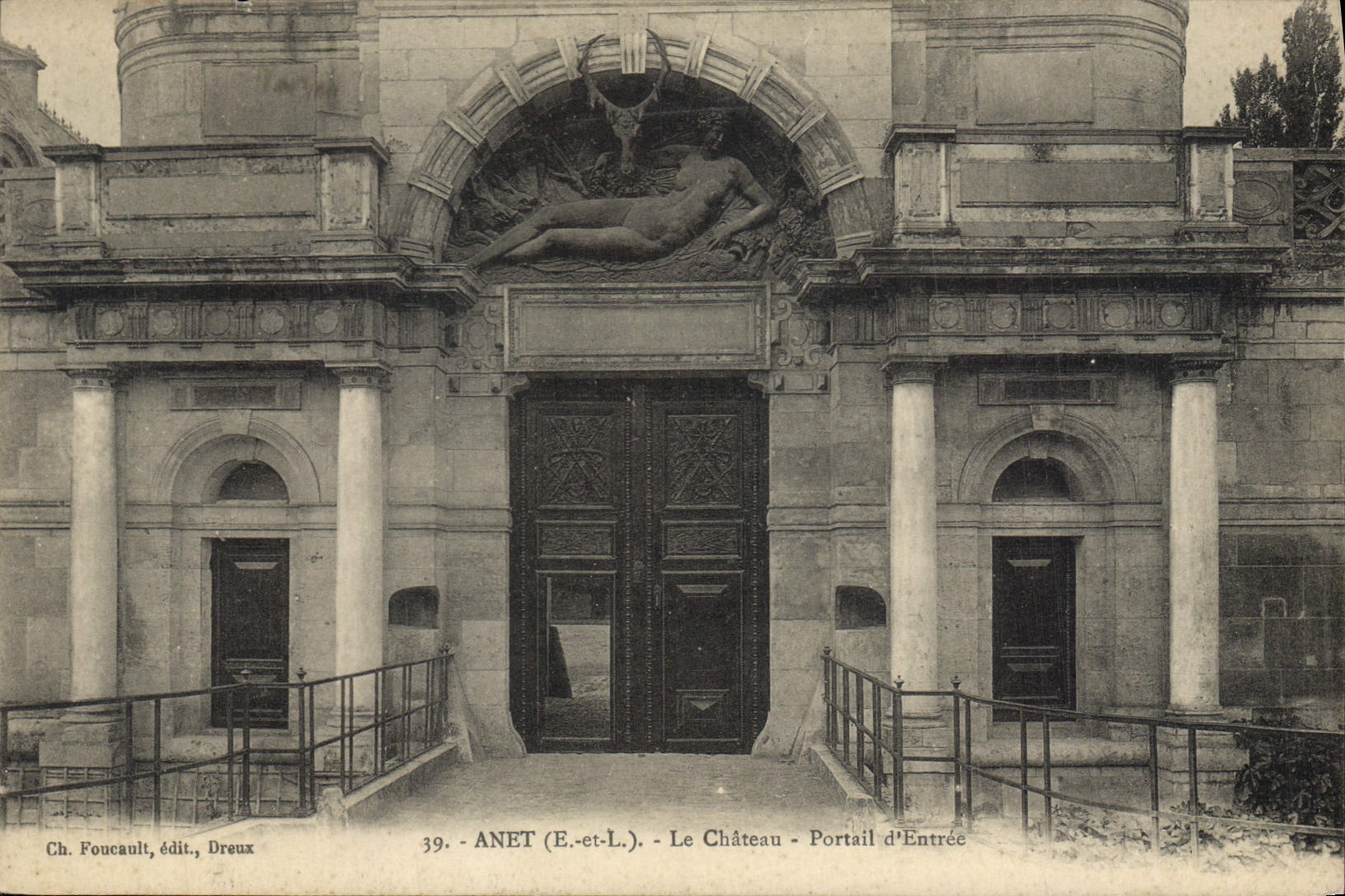 CPA Anet E et L Le Chateau Portail d'Entree
