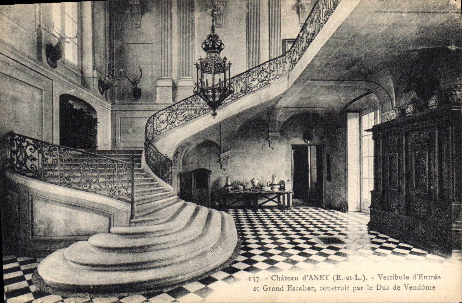 CPA Chateau d'Anet E et L Vestibule d'Entree et Grand Escalier construit par le Duc de Vendome