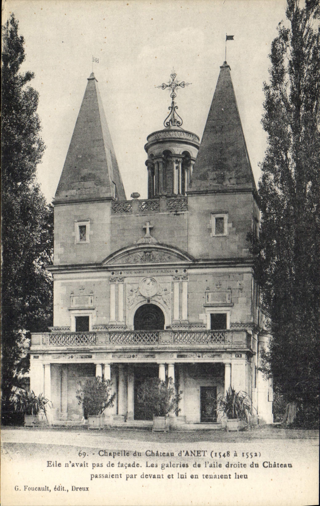 CPA Chapelle du Chateau d'Anet 1584 a 1552 Eile n'avalt pas de facade Les galeries de l'aile droite
