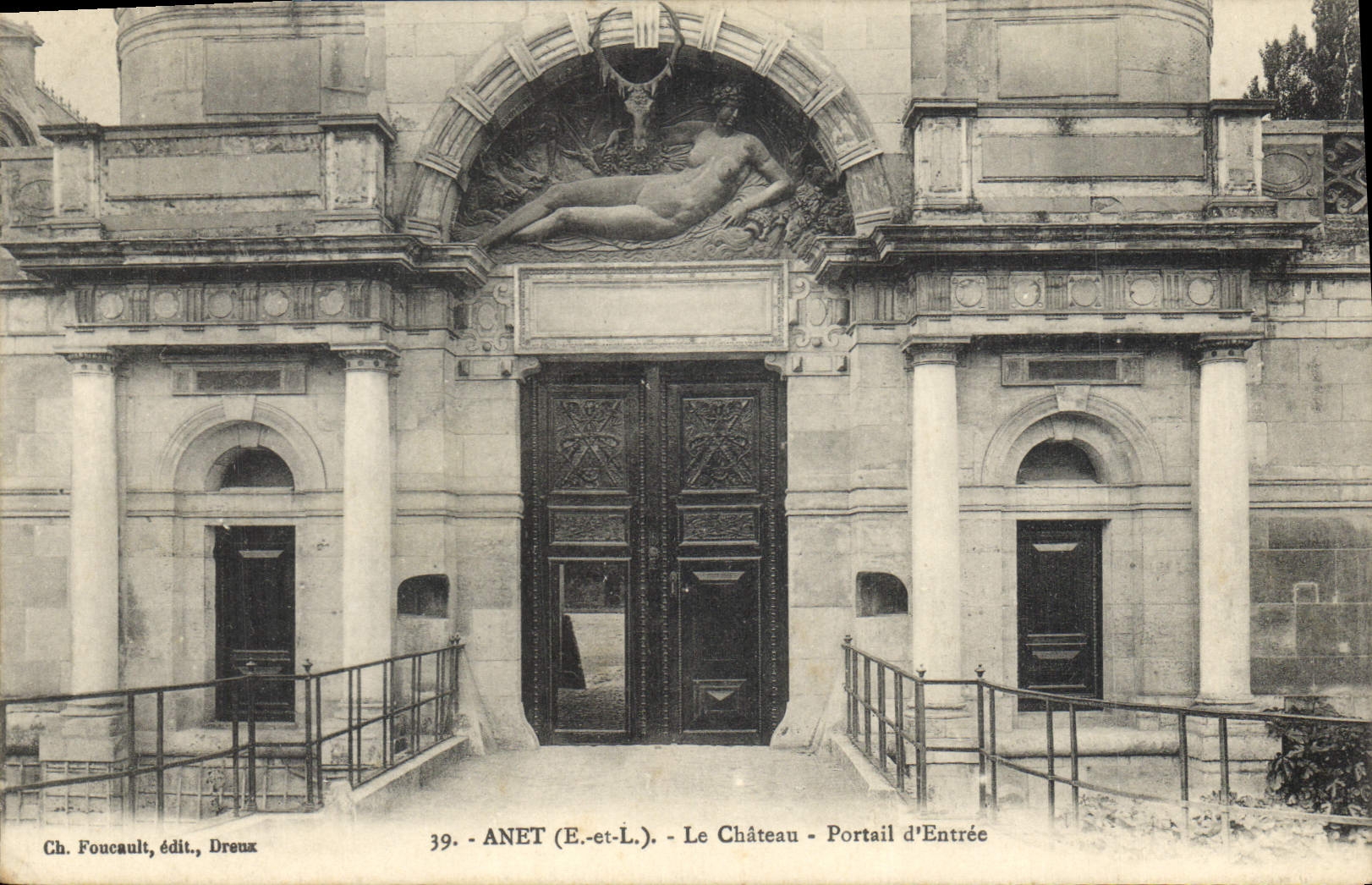 CPA Anet E et L Le Chateau Portail d'Entree