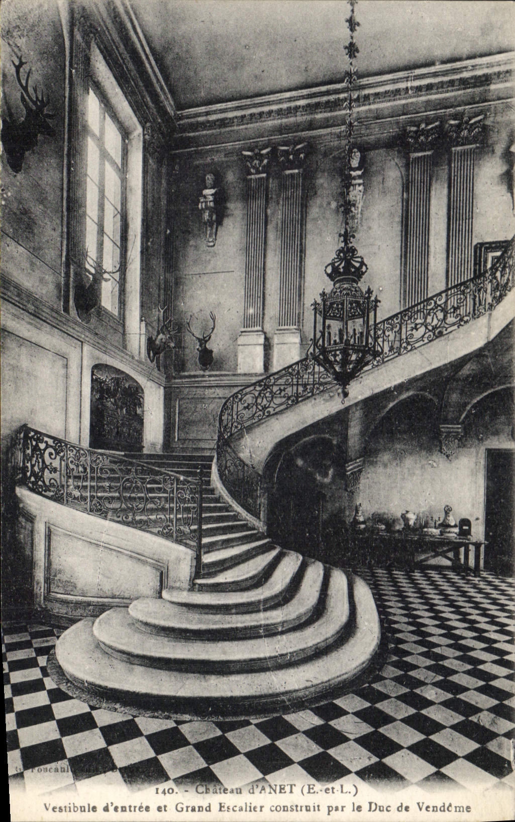 CPA Chateau d'Anet E et L Vestibule d'entree et Grand Escalier construit par le Duc de Vendeme