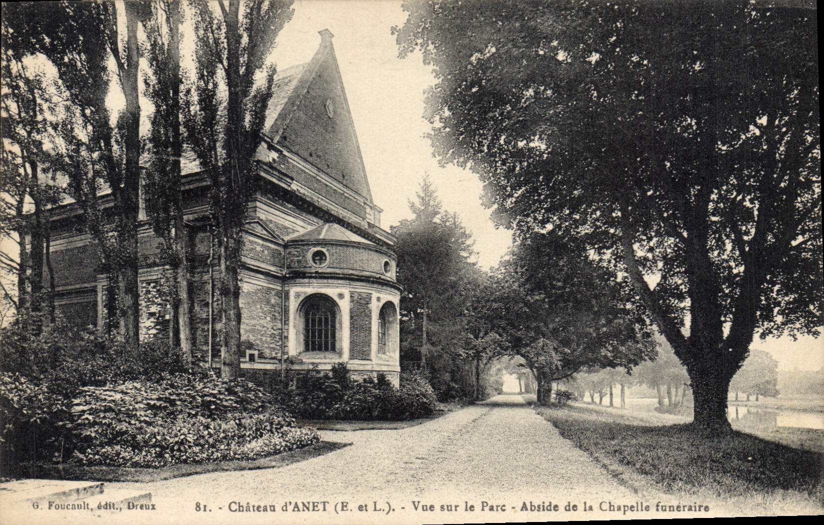 CPA Chateau d'Anet E et L Vue sur le Parc Abside de la Chapelle funeraire