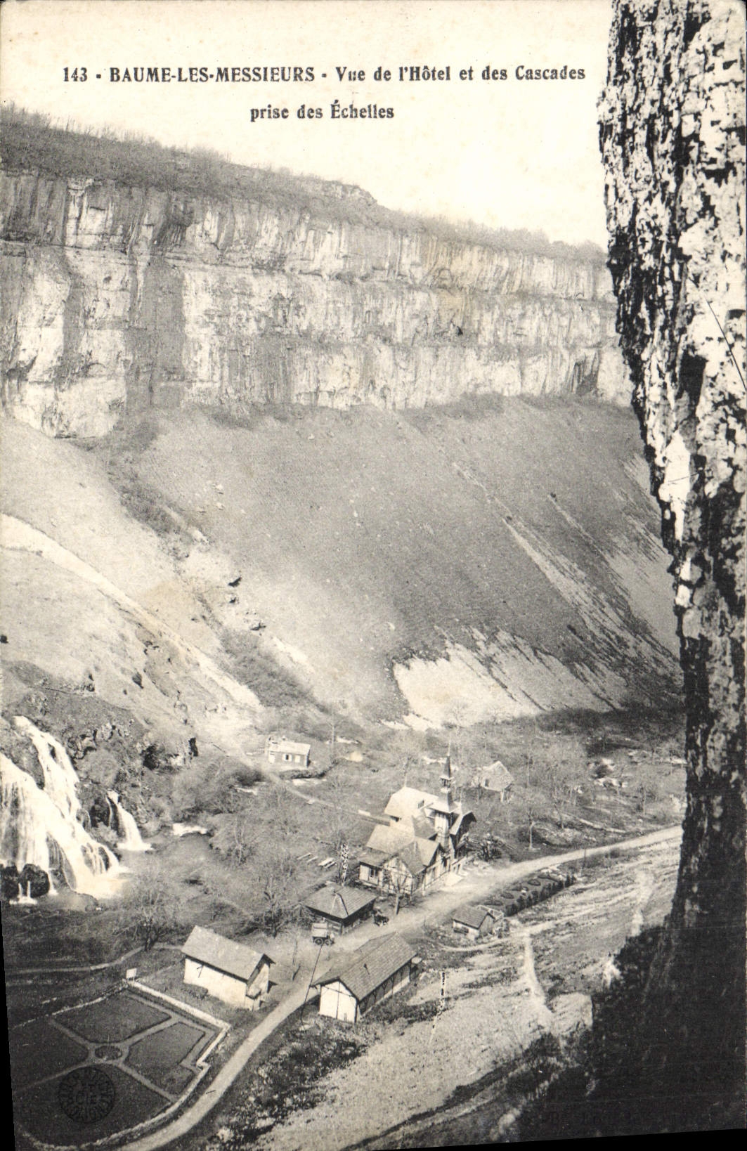 CPA Baume les Messieurs Vue de l'Hotel et des Cascades prise des Echelles