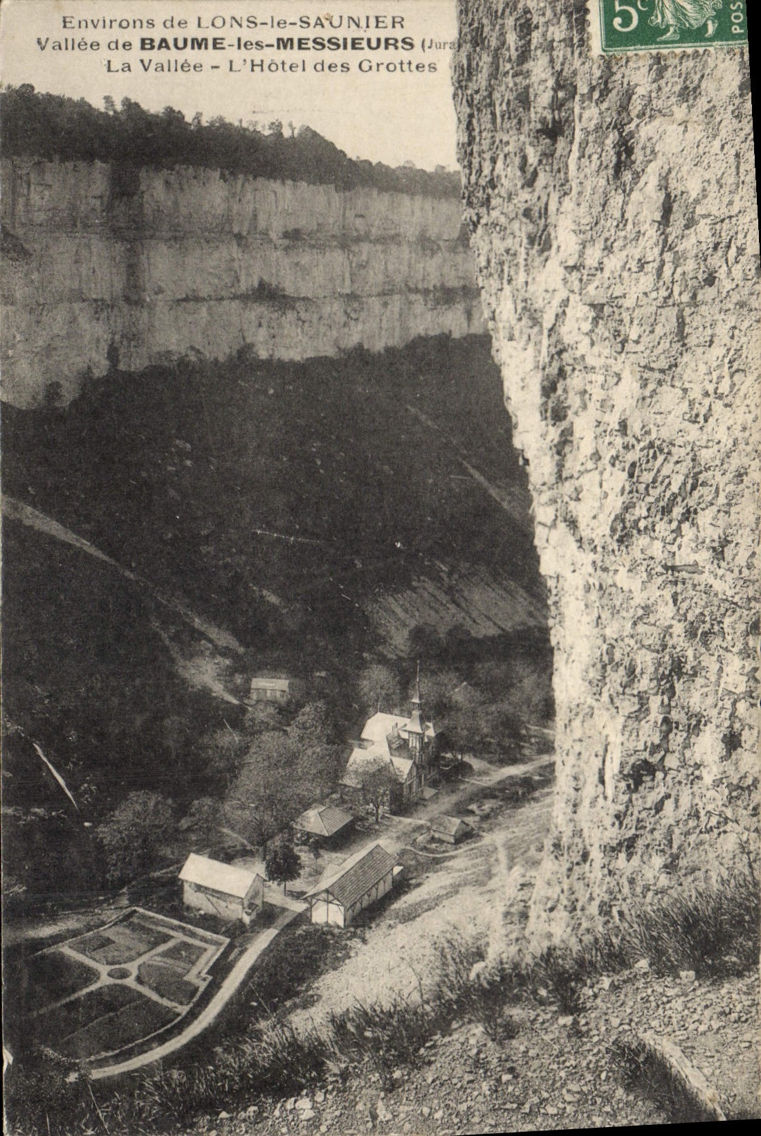 CPA Environs de Lons le Saunier Vallee de Baume les Messieurs Jura La Vallee L'Hotel des Grottes 