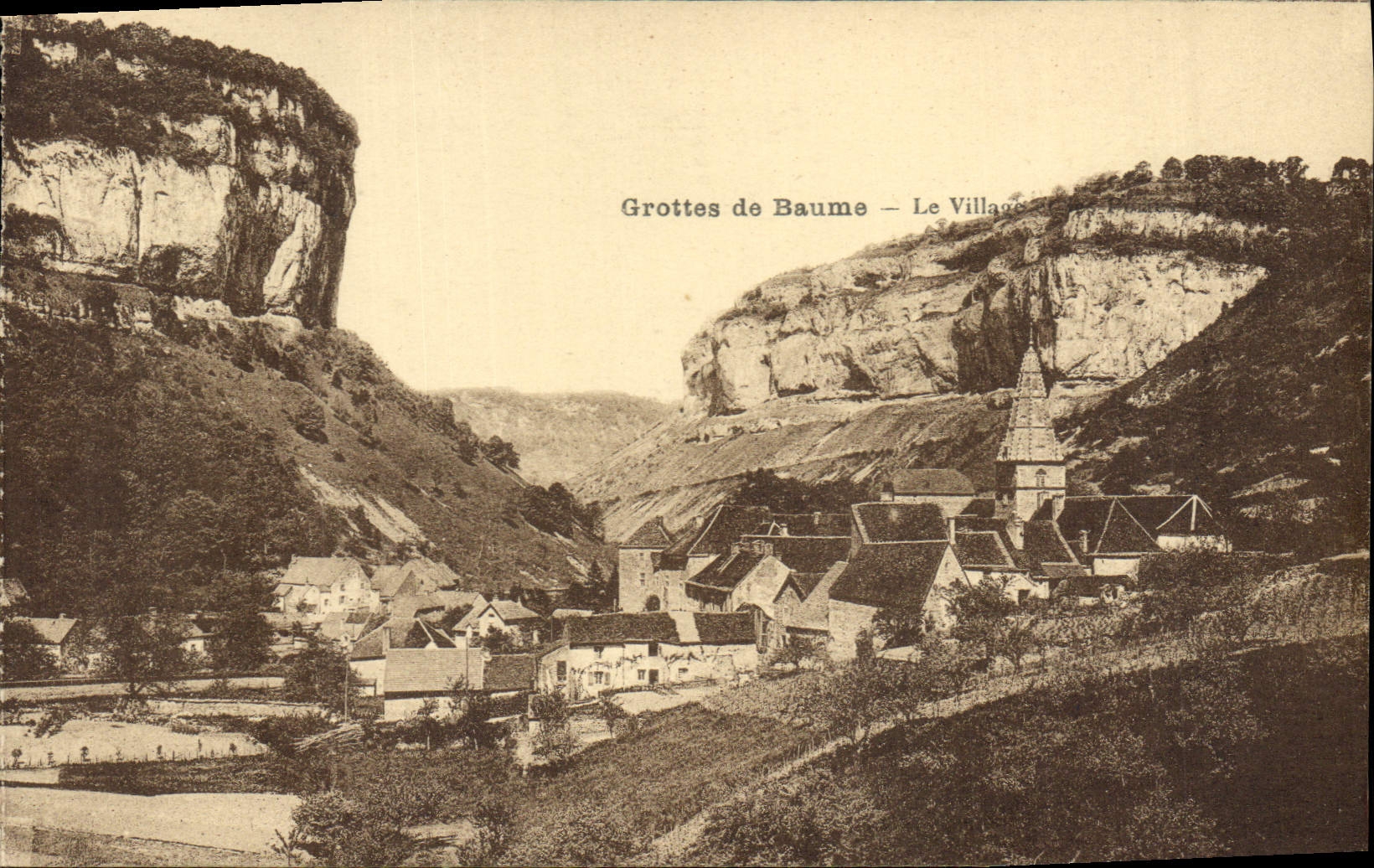 CPA Grottes de Baume Le Village 