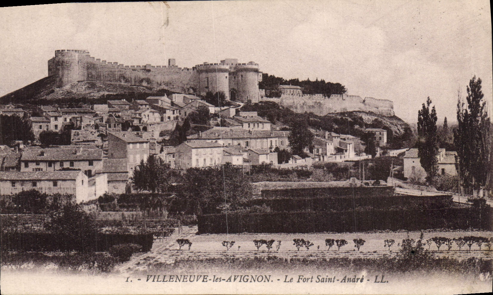 CPA Villeneuve les Avignon Le Fort Saint Andre 