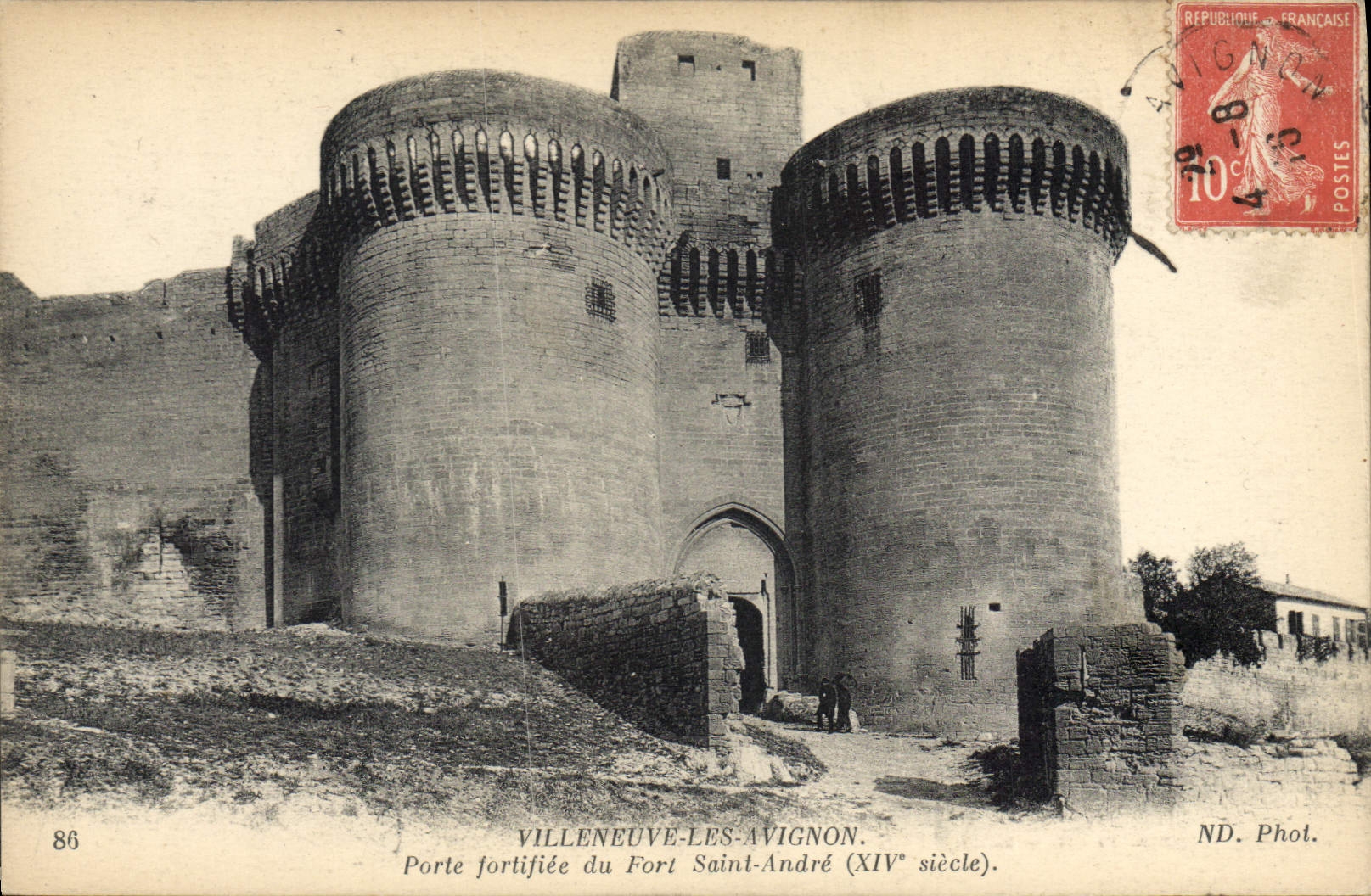 CPA Villeneuve les Avignon Porte fortifee du Fort Saint Andre XV siecle 