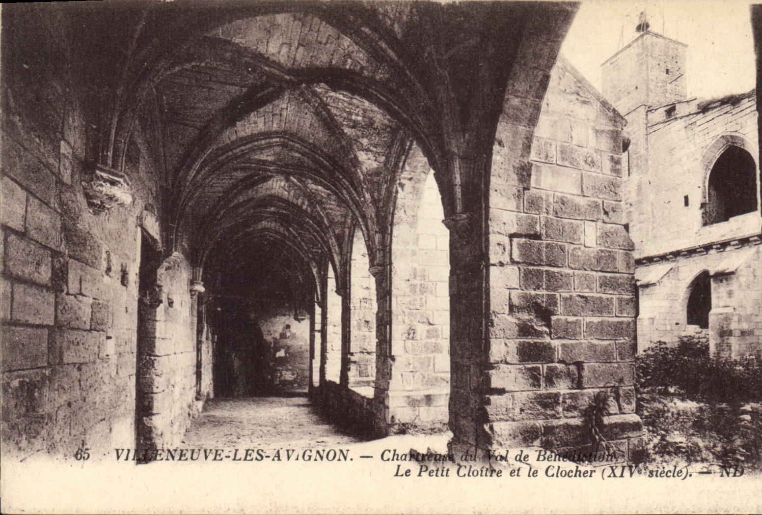 CPA Villeneuve les Avignon Chartreuse Le Petit Cloitre et le Clocher XV siecle 
