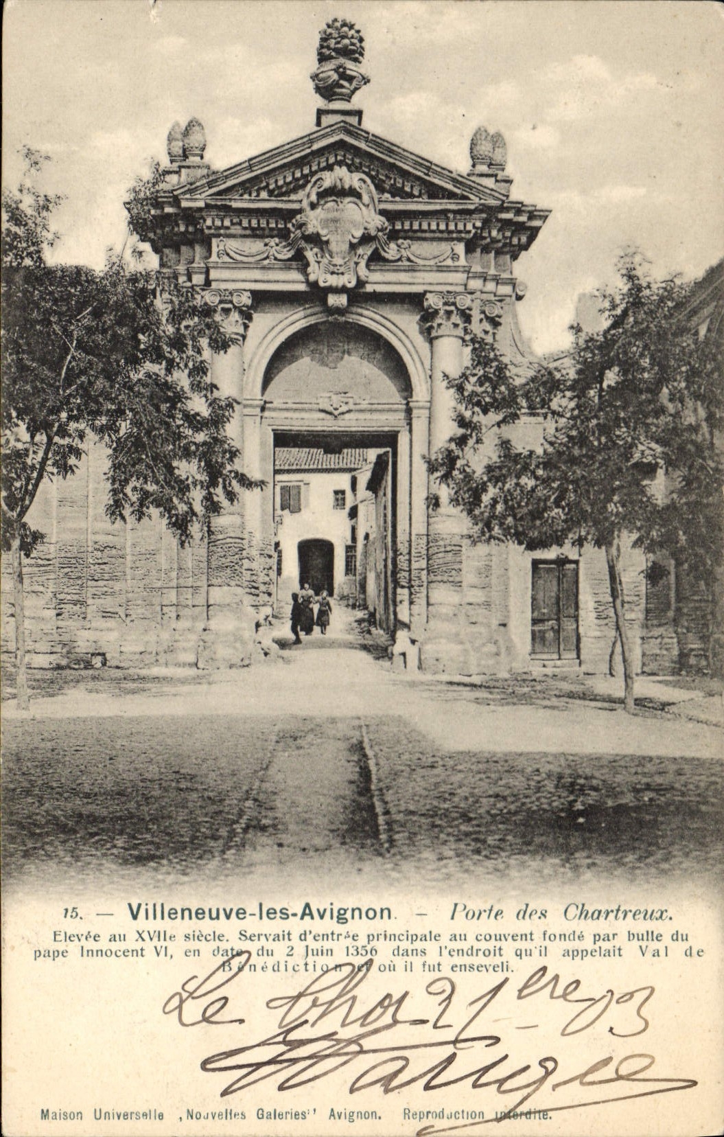 CPA Villeneuve les Avignon Porte des Chartreux Elevee au XVII siecle. Servat d'entree principale au 