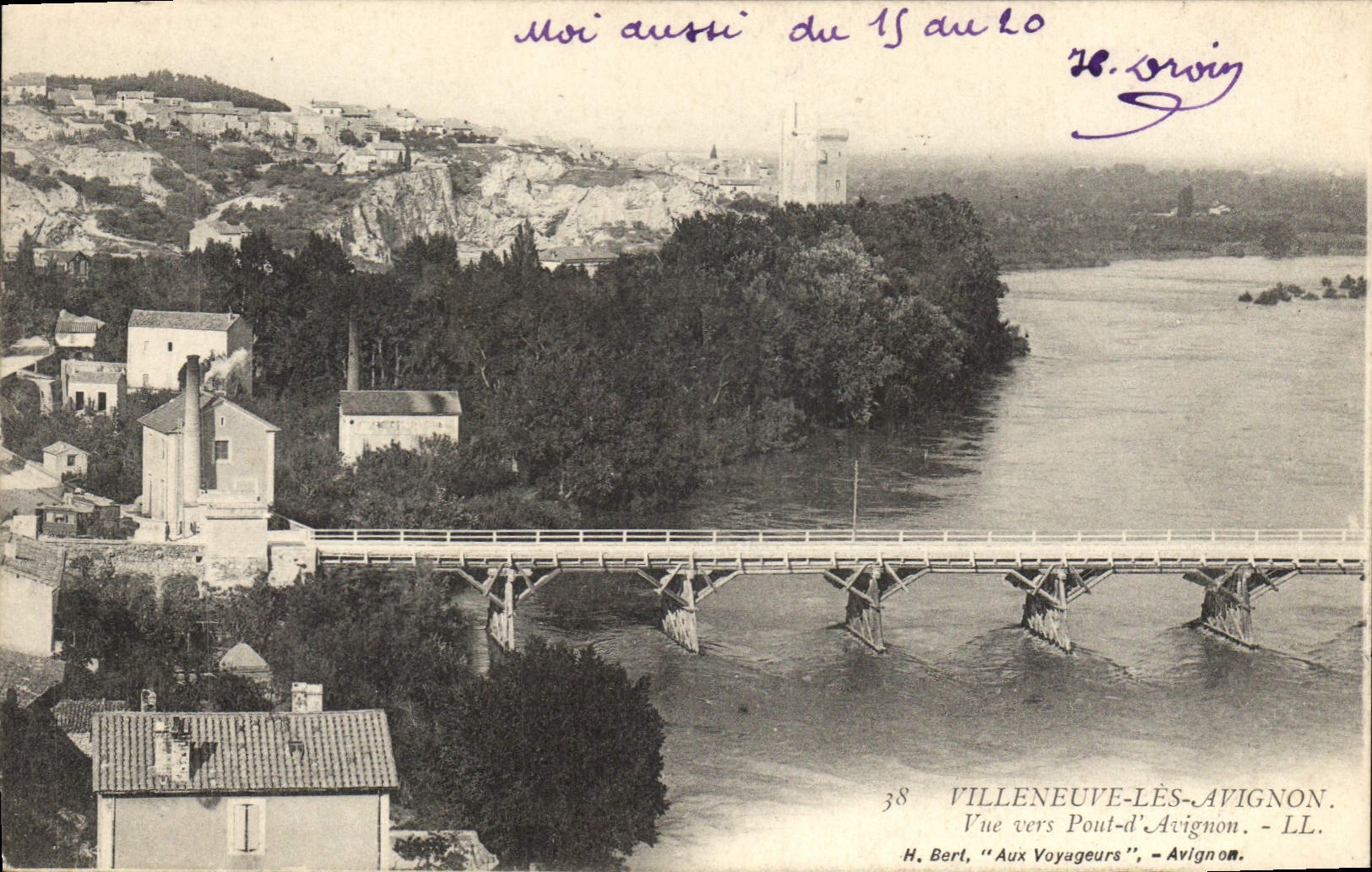 CPA Villeneuve les Avignon Vue vers Pont d'Avignon