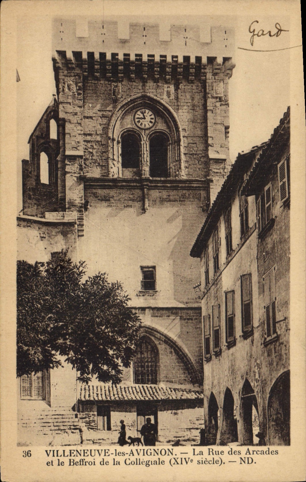 CPA Villeneuve les Avignon La Rue des Arcades et le Beffroi de la Collegiale XIV siecle 