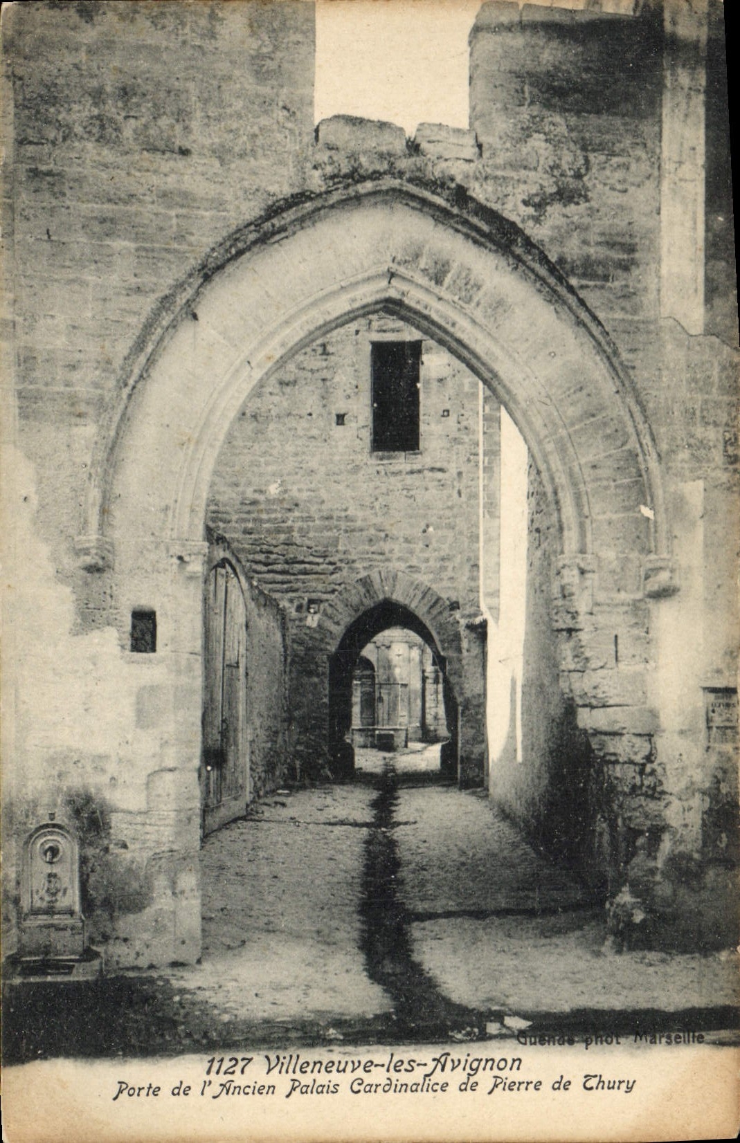 CPA Villeneuve les Avignon Porte de l'Ancien Palais Cardinalice de Pierre de Chury 