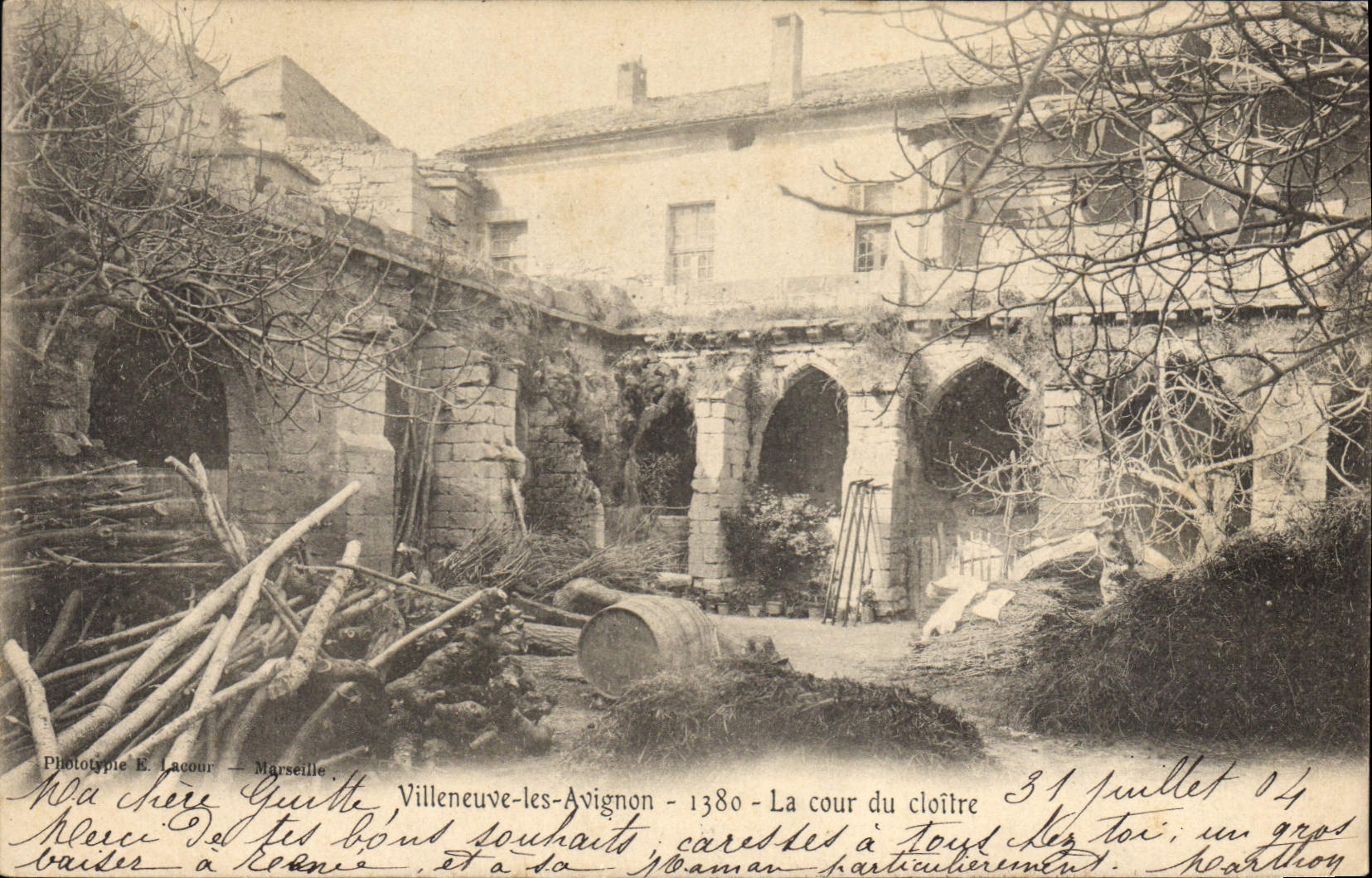 CPA Villeneuve les Avignon La cour du cloitre 